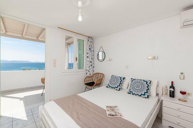 Top Floor Studio with sea view